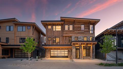 Riverlight Lodge Exterior