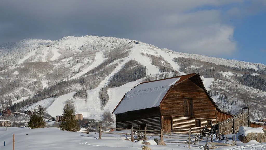 18 lifts, 165 trails, 2965 acres